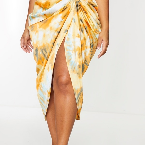 Pretty Little Thing Orange Tie Dye 2 Piece Outfit - Picture 12 of 13